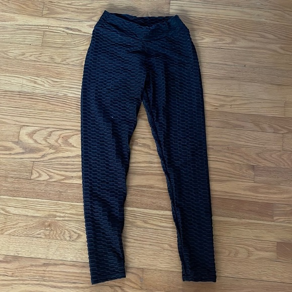 Medium Butt Scrunch Leggings - Picture 1 of 2